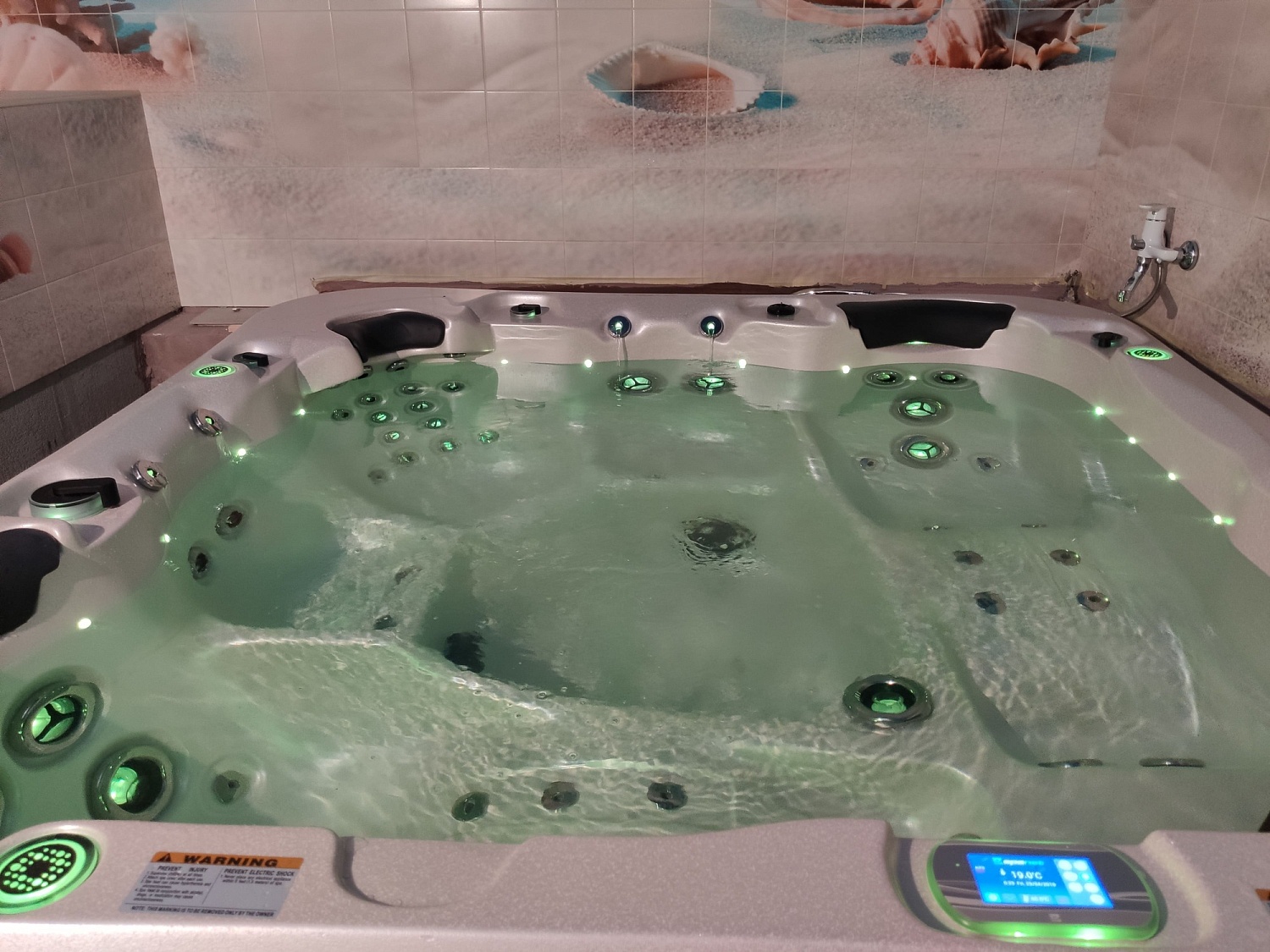 Краткий видеобзор спа-бассейна Vortex Spas Cobalt на установке у клиента!