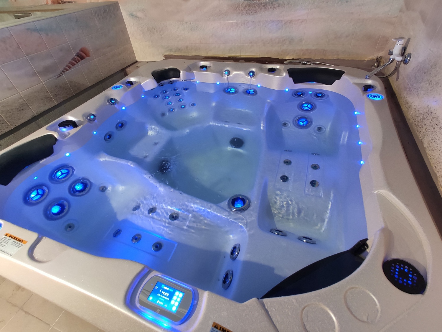 Краткий видеобзор спа-бассейна Vortex Spas Cobalt на установке у клиента!