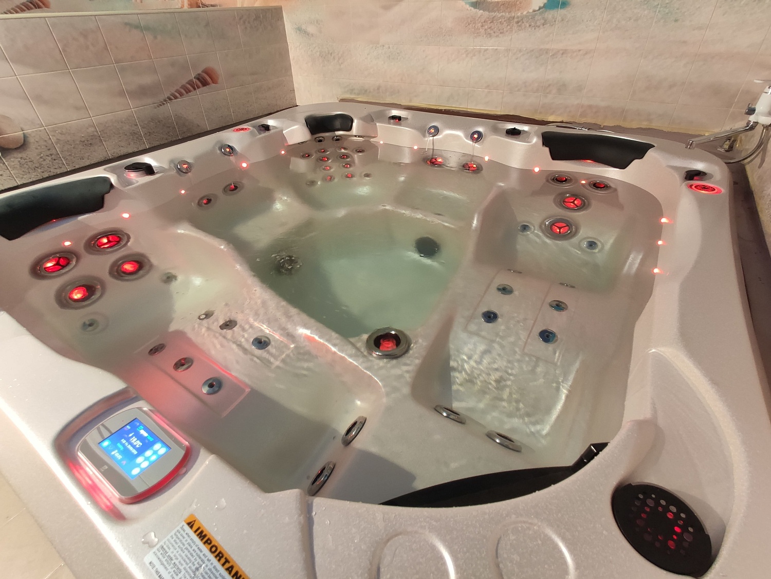 Краткий видеобзор спа-бассейна Vortex Spas Cobalt на установке у клиента!