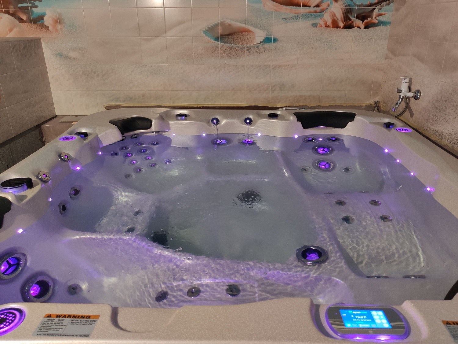 Краткий видеобзор спа-бассейна Vortex Spas Cobalt на установке у клиента!