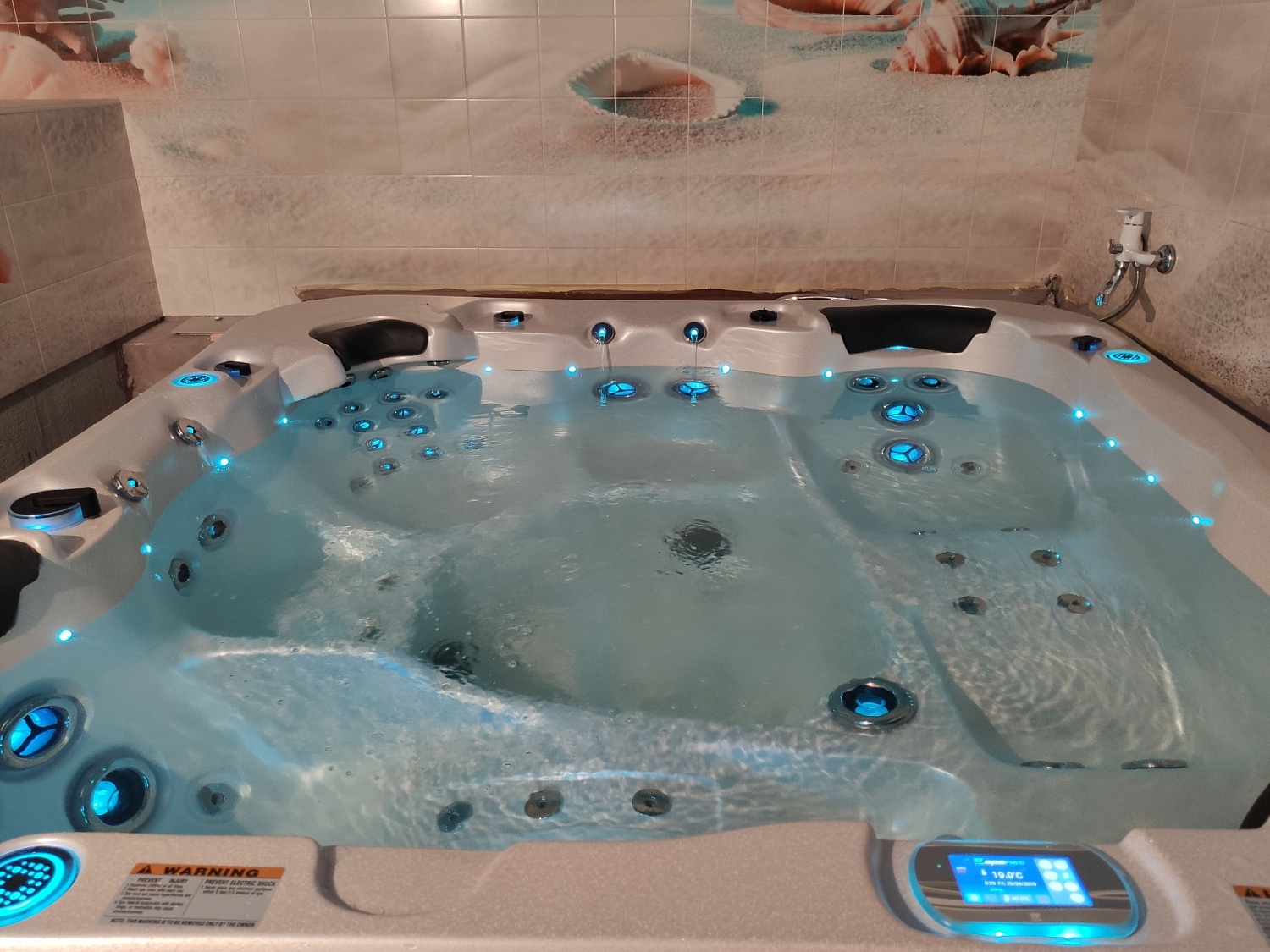 Краткий видеобзор спа-бассейна Vortex Spas Cobalt на установке у клиента!