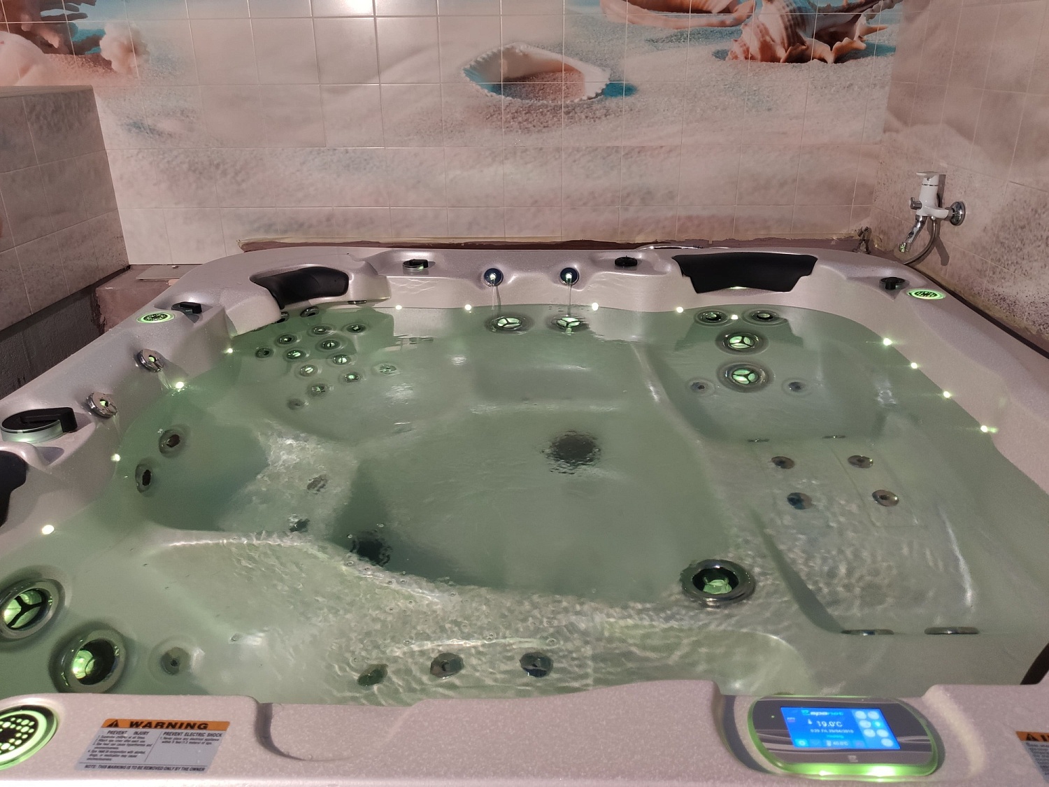 Краткий видеобзор спа-бассейна Vortex Spas Cobalt на установке у клиента!