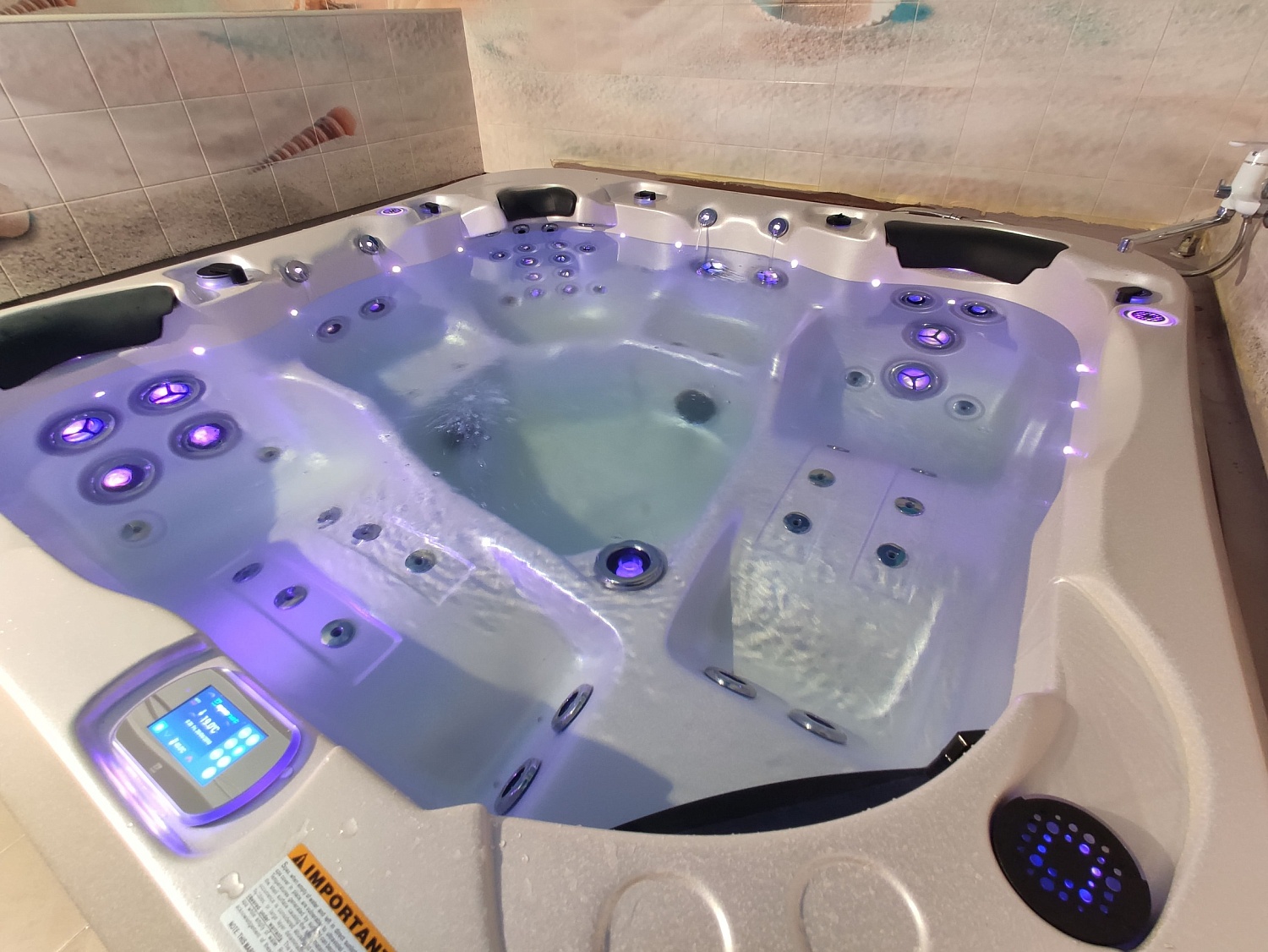 Краткий видеобзор спа-бассейна Vortex Spas Cobalt на установке у клиента!